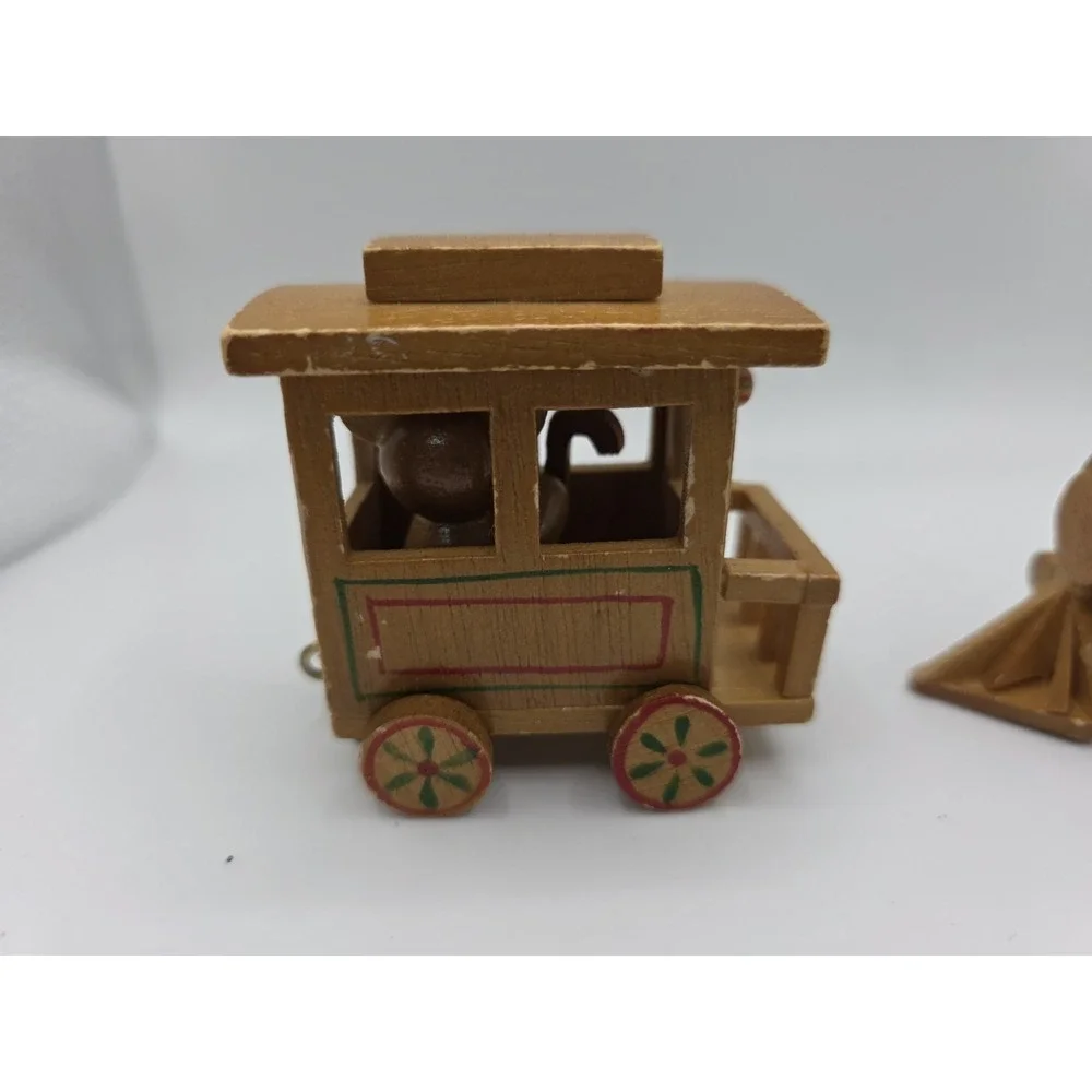 Vintage 1984 Wooden Christmas Choo Choo Train by Dakin Missing Middle Train